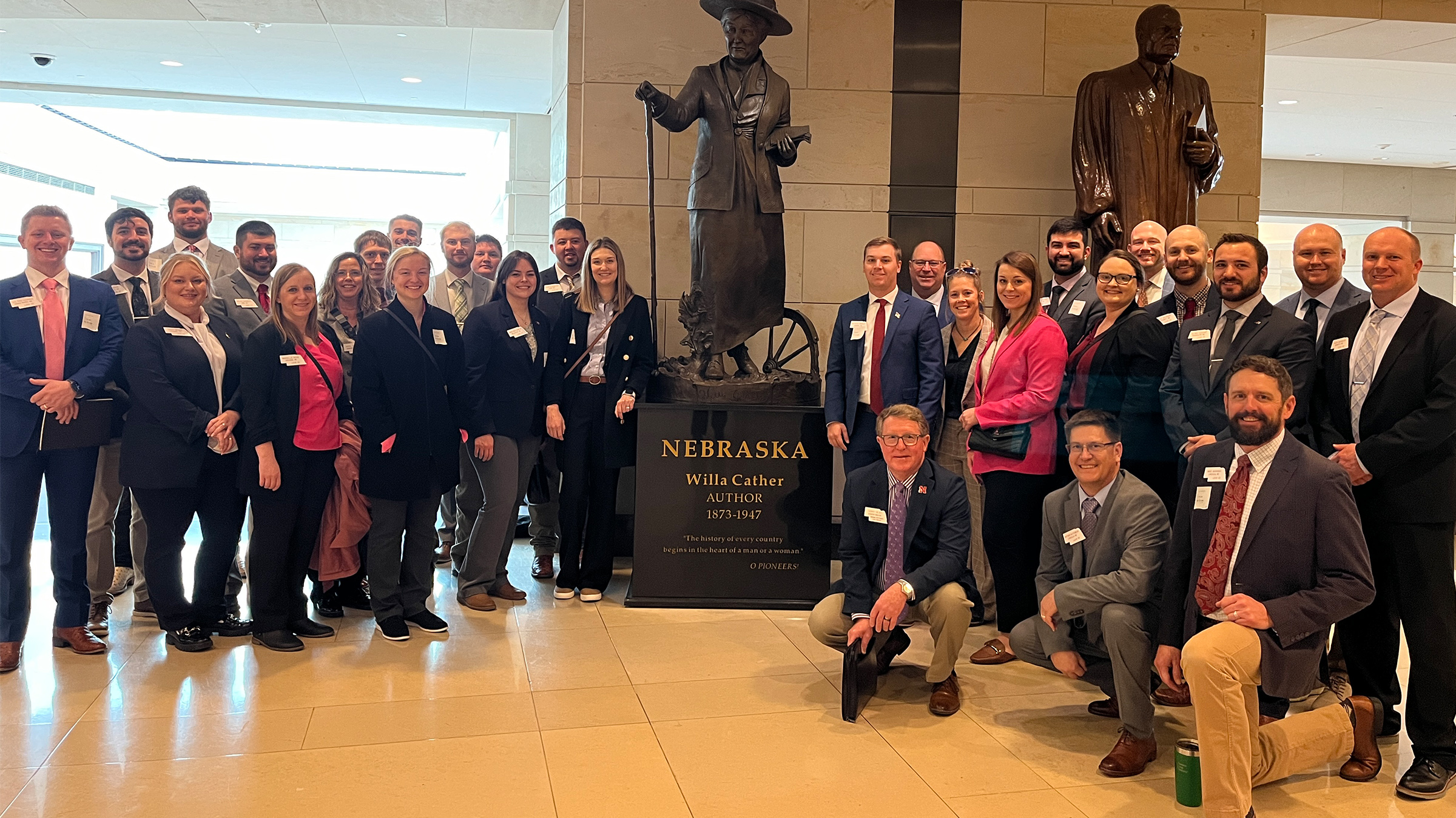 Nebraska LEAD 42 Fellows Pose by Willa Cather Statue