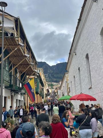 The streets of City Center are crowded with Sunday traffic. Tourists come from across the country to celebrate culture and the arts with their families. This happens to be the last Sunday before the end of Colombian schools’ long-break which is the equivalent of the US summer break.